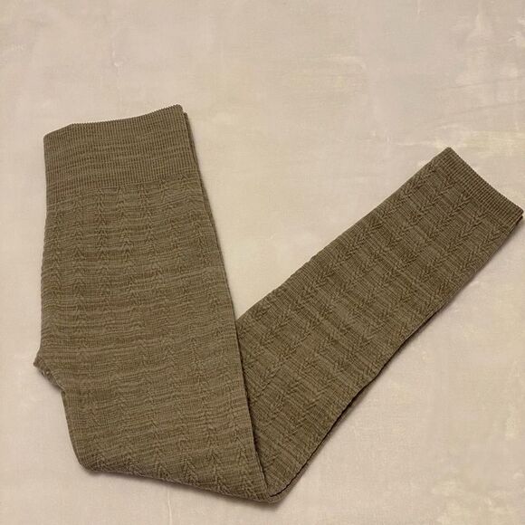 🍁 3/$25 🍁 First Kick | One Size Fits All | Maternity Leggings | Cream - Picture 1 of 8